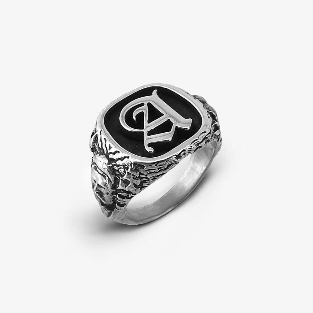 Anello Marinaio Teschio con Lettera Gotica Argento