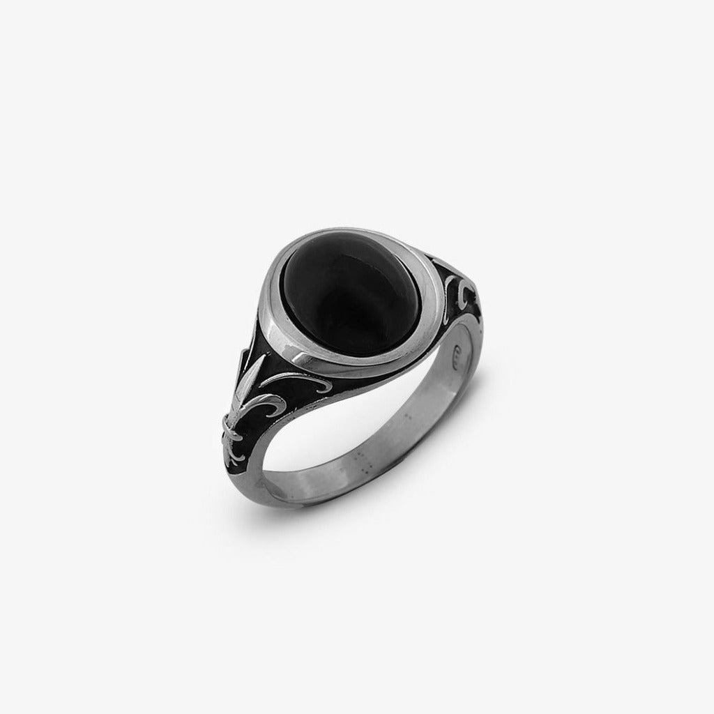 Anello Ovale con Gigli Laterali e Onice Cabochon Argento